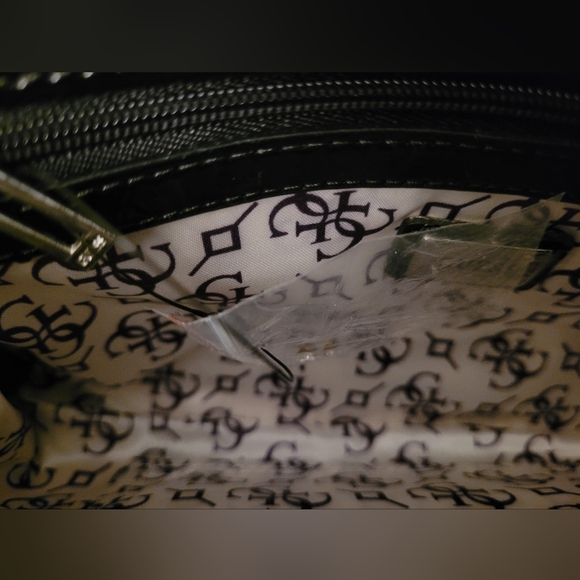 Guess Purse - Picture 4 of 4